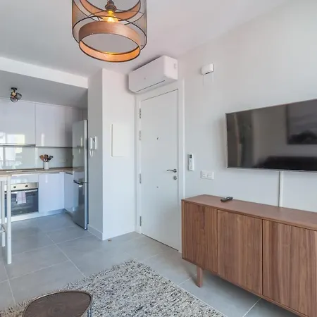 Apartment Flat In The Bustling Center Of Ref 99